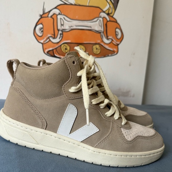 Veja V-15 Suede
Dune Pierre - Picture 3 of 5